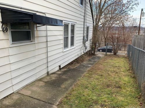 55 Alder St, Waterbury, CT 06708-3506
