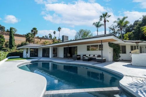 3701 Royal Woods Dr, Van Nuys CA  91403-4217 exterior