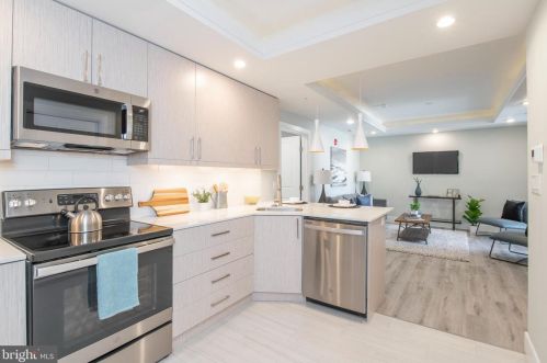 1633 2nd St, Philadelphia, PA 19130-3127