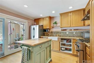 7 Goldenrod, Irvine CA  92614-7922 exterior