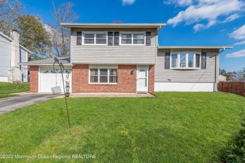 35 Rhode Island Dr, Jackson Twp, NJ 08527-1442