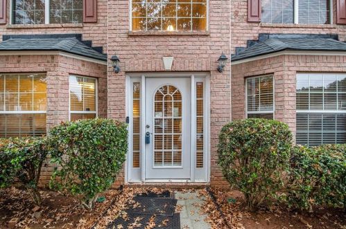 80 Oak Manor Dr, Porterdale, GA 30016-0230
