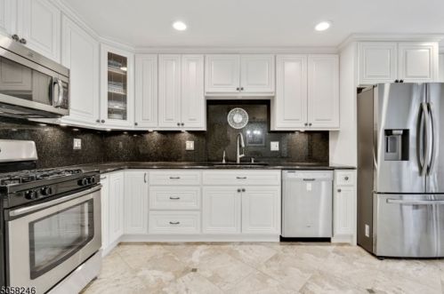 16 Robertson Ct, Morristown, NJ 07960-5964