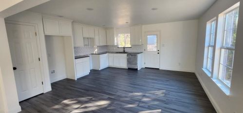 5715 Barkridge Dr, Granbury, TX 76048-6514