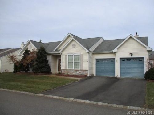 3 Carriage Rd, Lakehurst, NJ 08759-5156