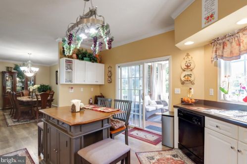 384 Turnberry Dr, Charles Town WV  25414-3930 exterior