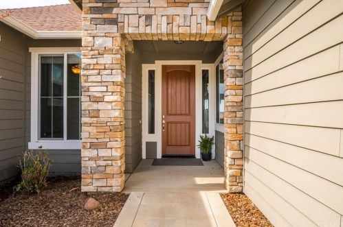 67 Abbott Cir, Chico, CA 95973-9099