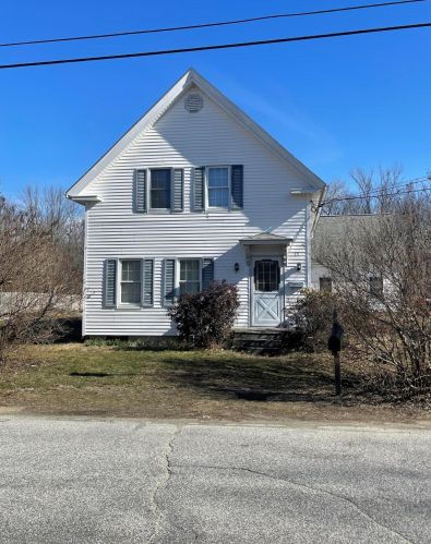 15 Davis St, Lisbon, ME 04252-1204