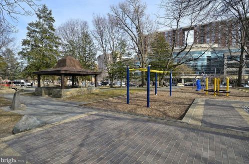 1221 Pinecrest Cir, Silver Spring MD 20910-1626 exterior