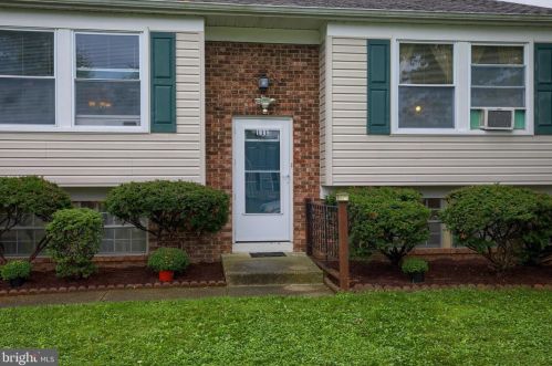 111 Tanglewood Ln, Lancaster PA  17601-3315 exterior