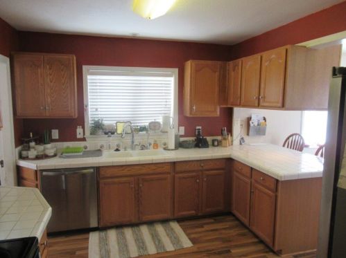 405 Main Ave, Hills, MN 56138-1048