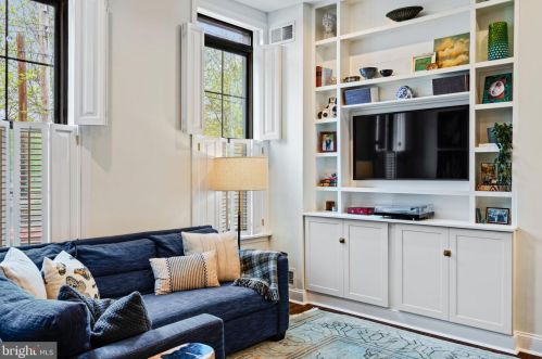 771 12th St, Philadelphia, PA 19147-2616