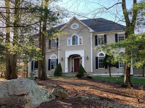125 Bailey Blvd, Warwick, RI 02818-1453