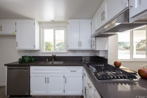 5560 Wentworth Dr, Riverside CA  92505-3156 exterior