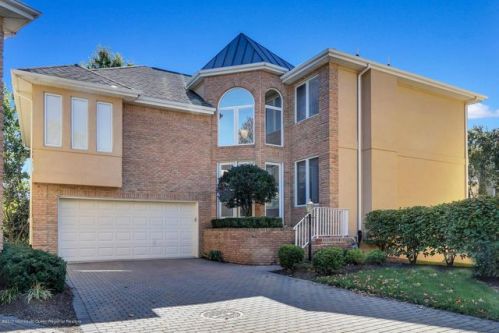 137 Beaver Brook Ct, Holmdel Village, NJ 07733-2541