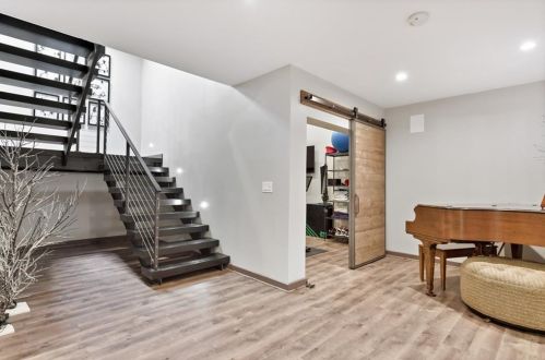 800 Lake Summit Dr, Atlanta GA  30342-1975 exterior