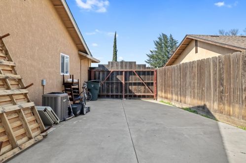 1240 Valeriewood Way, Modesto, CA 95355-3827