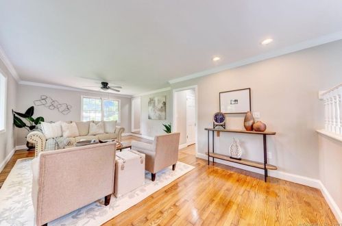 3 Crest Rd, Norwalk, CT 06853-1208