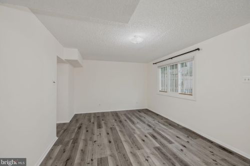 8105 Willowdale Ct, Springfield VA  22153-3620 exterior