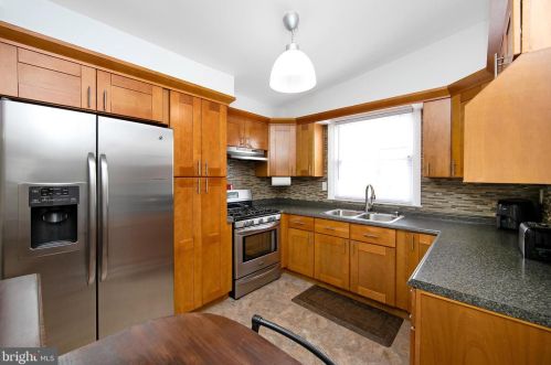 822 Borbeck Ave, Philadelphia PA  19111-3105 exterior