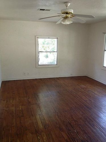 923 Mccall Ave, Conroe TX  77301-2225 exterior