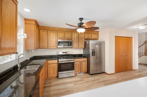 1234 Glen Mor Dr, Joliet, IL 60404-8977