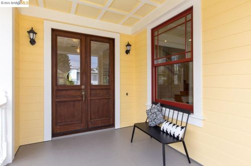 2120 Parker St, Berkeley, CA 94704-2720