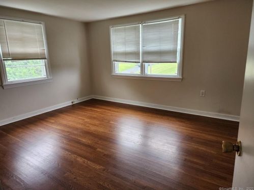 68 Geissler Dr, Huntington CT  06484-2209 exterior