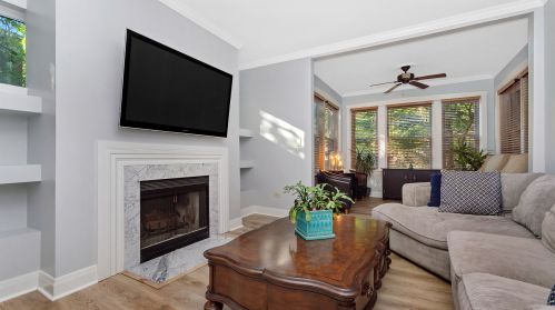 1255 Eddy St, Chicago, IL 60657-1429