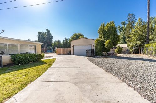 10080 Victoria Ave, Riverside CA  92503-6146 exterior