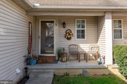 220 Parklawn Ct, Lancaster, PA 17601-2655