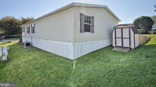 104 Dovefield Dr, Lancaster PA  exterior