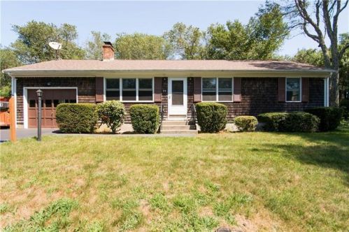 44 Holly Cir, Tiverton, RI 02878-3846