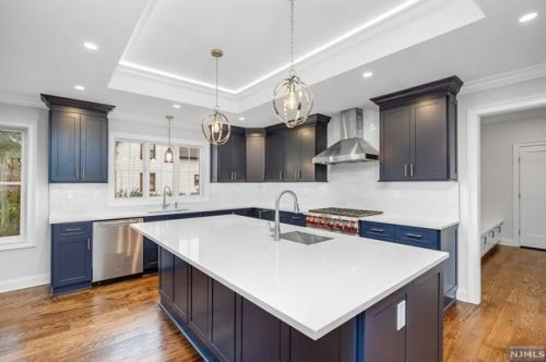 3 Thurston Ter, Ridgewood, NJ 07452-2909