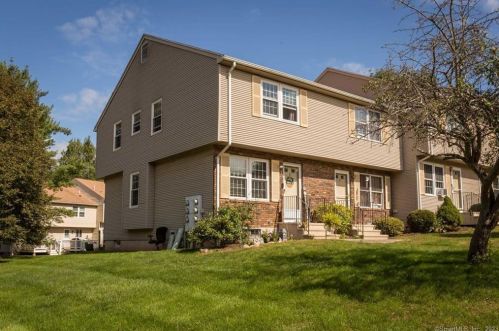8 Countryside Ln, Middletown, CT 06457-5551