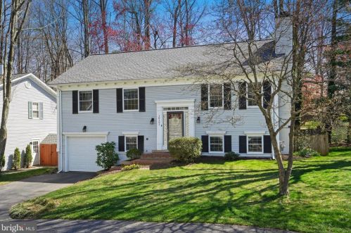 10121 Schoolhouse Woods Ct, Springfield VA  22015-2725 exterior