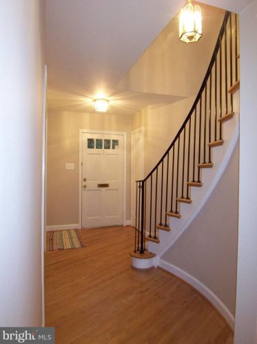 6005 Queenston St, Springfield VA  22152-1723 exterior