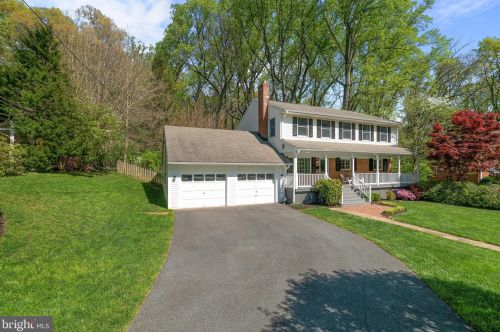 7104 Cynthia Ct, Annandale, VA 22003-1702