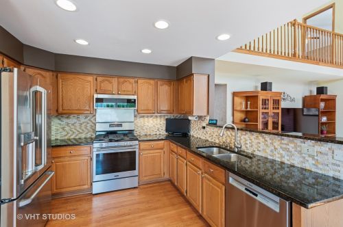 17 Little Creek Ct, Streamwood, IL 60107-3340