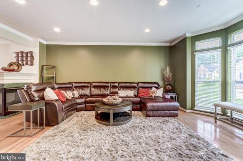 9327 Hundith Hill Ct, Lorton, VA 22079-5028