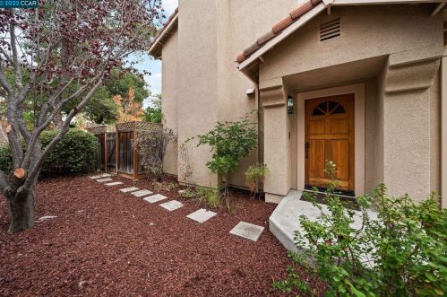 213 Bellflower Dr, San Ramon, CA 94582-5636