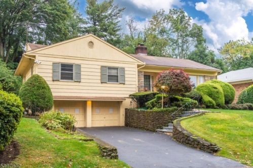 114 Yantacaw Brook Rd, Montclair, NJ 07043-2550