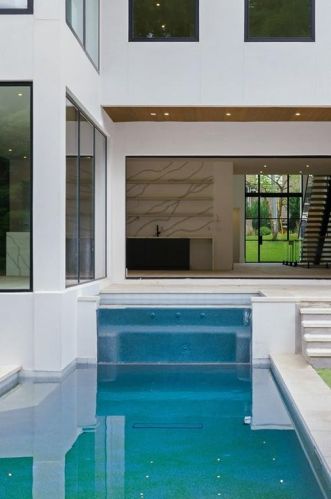 2931 Lookout Pl, Atlanta GA  30305-3217 exterior