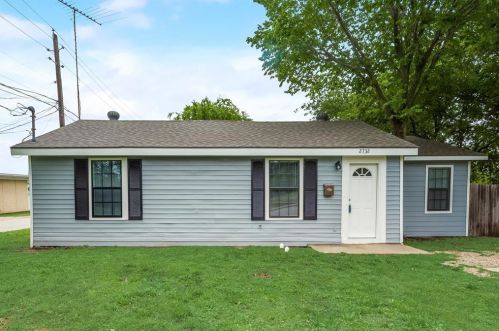 2732 Stark St, Fort Worth TX  76112-6555 exterior