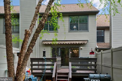 53 Manor Dr, Princeton NJ  08540-1643 exterior