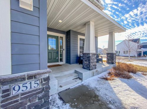 9515 Compass Pointe Rd, Saint Paul MN  55129 exterior