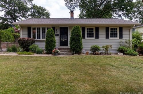 80 Birchcrest Dr, Southington, CT 06489-3902