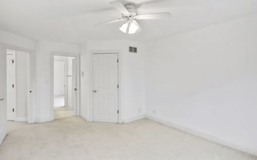 1 Clubside Ct, Willowbrook IL  60527-8129 exterior