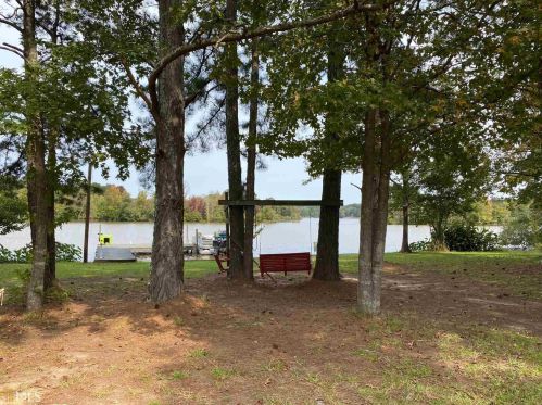 1051 Lakeshore Dr, Buckhead, GA 30625-2101