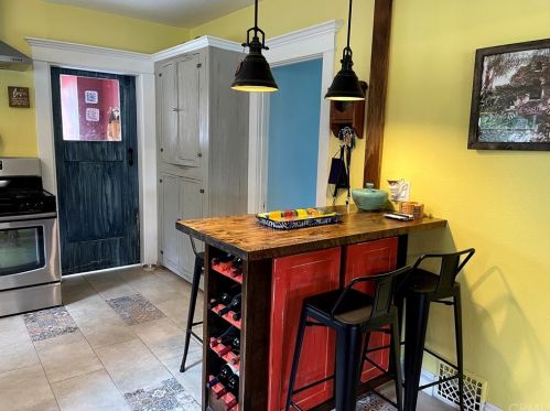 5625 Magnolia Ave, Riverside CA  92506-1822 exterior